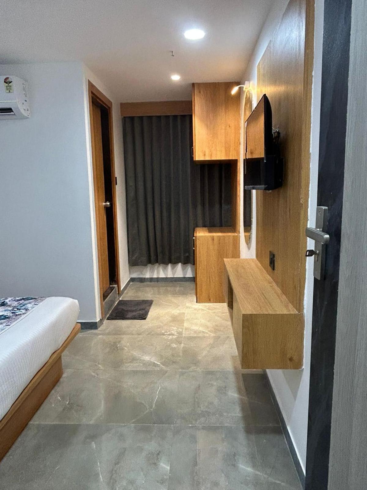Hotel M Grand Ahmadábád Kültér fotó