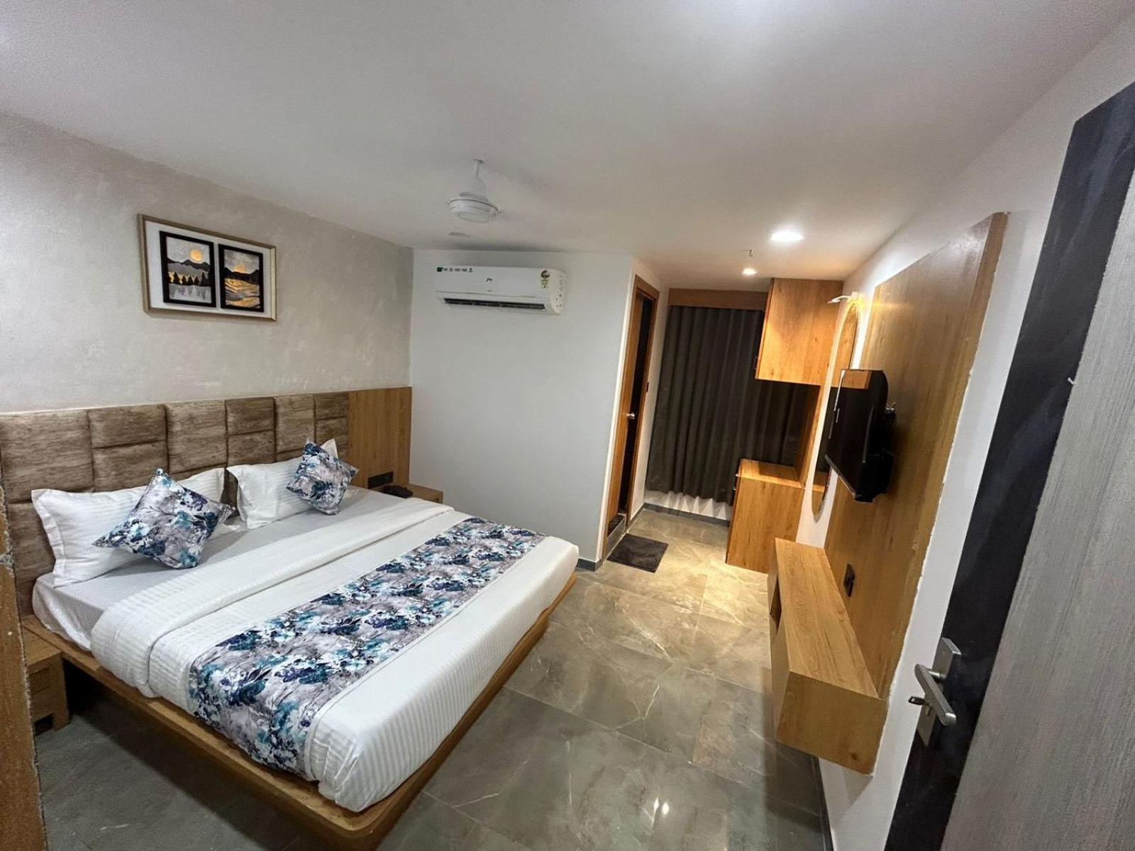 Hotel M Grand Ahmadábád Kültér fotó