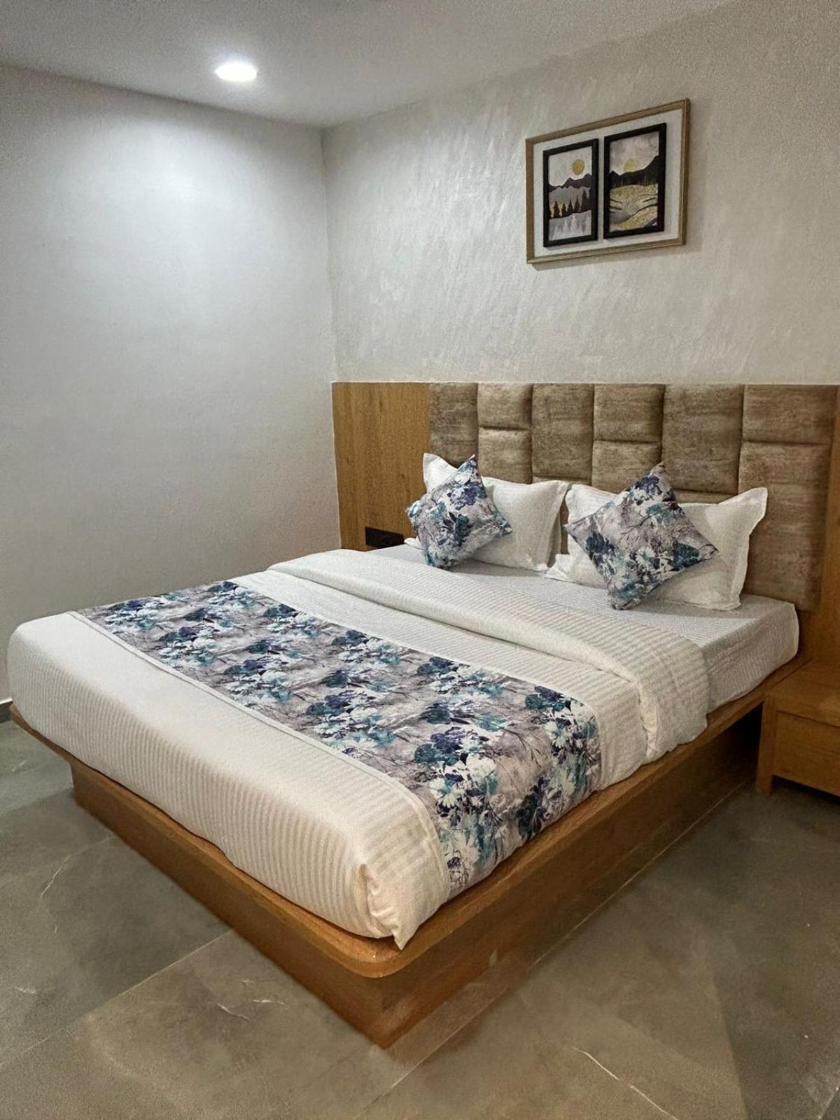 Hotel M Grand Ahmadábád Kültér fotó